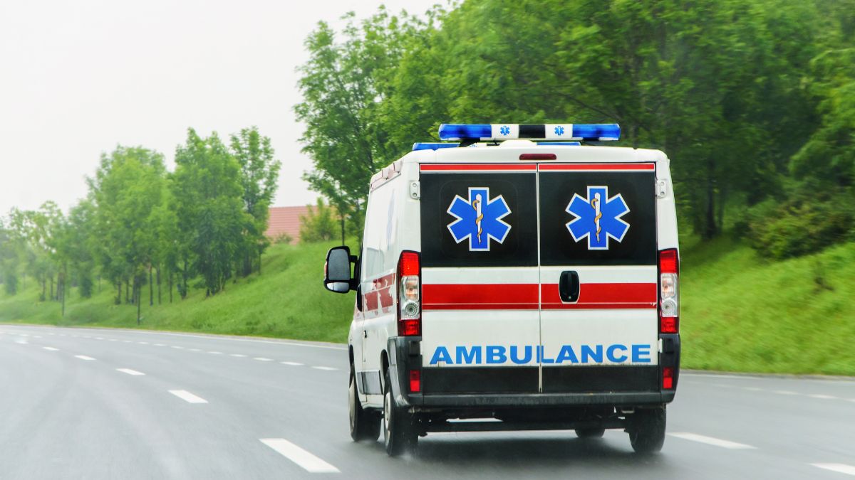 give-way-to-emergency-vehicles-or-pay-rs-10000-gurugram-traffic-police-to-impose-fine-under-new-rule